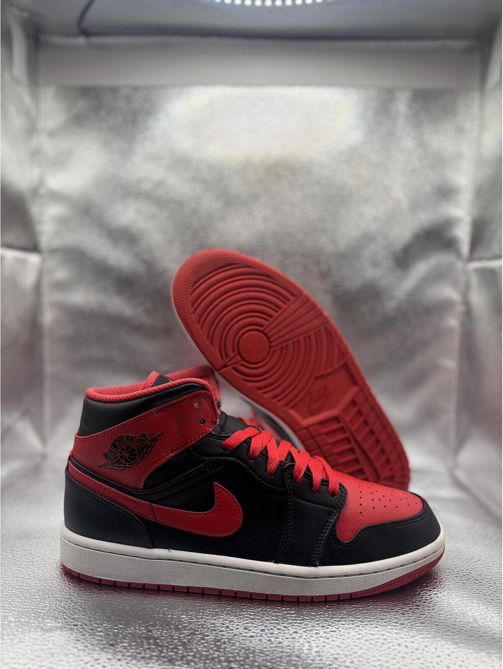 Air Jordan 1 mid alternate bred 2022